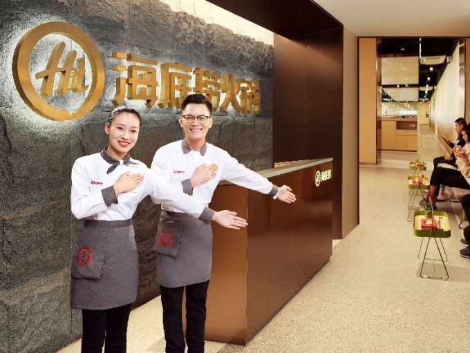 海底捞创新服务引入机器人厨师：科技与美食的完美融合