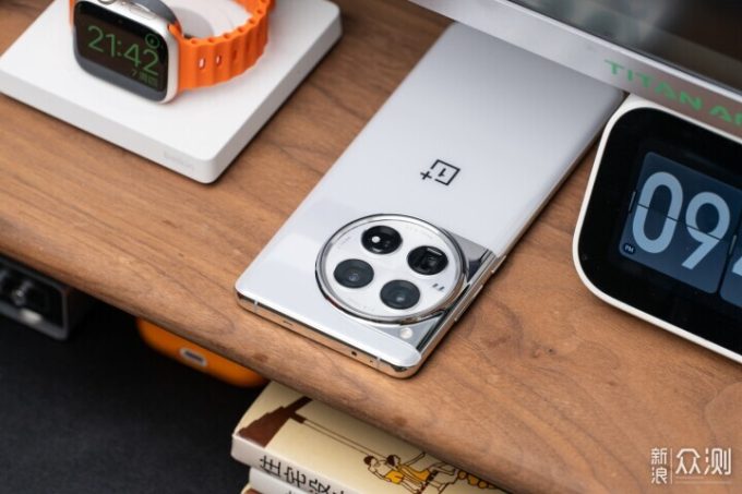 一加12T全球首发LPDDR6内存:开启手机性能新纪元