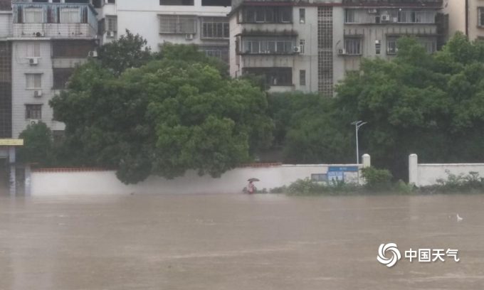 暴雨侵袭某地:千年一遇的极端天气及影响